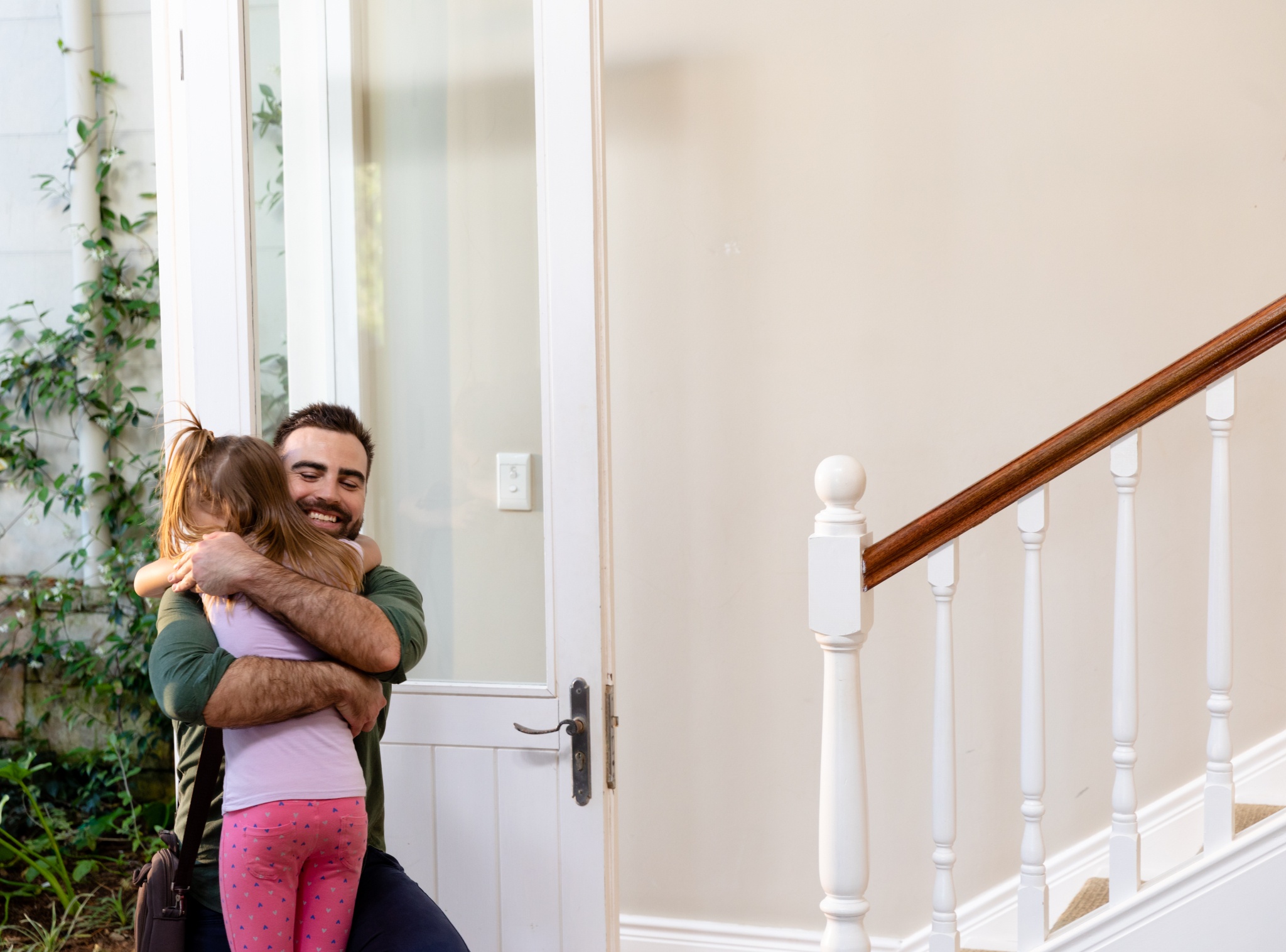 MANAND_CHILD_HUG_under_5MB